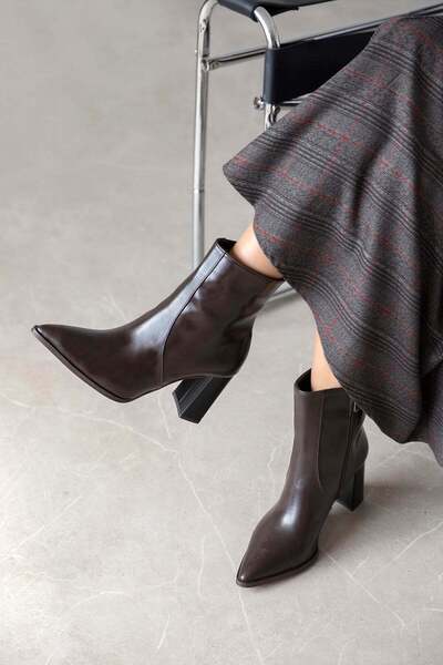 STRASWANS Frida Women's Heeled Wrinkled Leather Boots Brown
