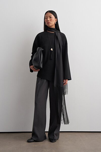 KADRİYE BAŞTÜRK Tassel Detailed Scarf Black