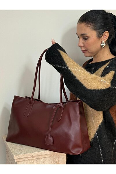 lalettobags حقيبة نسائية كبيرة الحجم من الجلد الصناعي باللون العنابي من موديل...