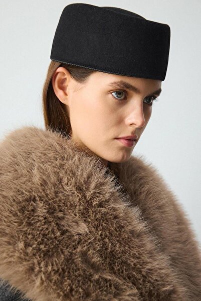 DeFacto Women's Molded Hat (26 Wn)