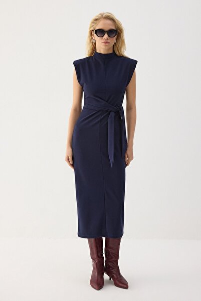 Touché Privé Stand-Up Collar Front Tie Dress