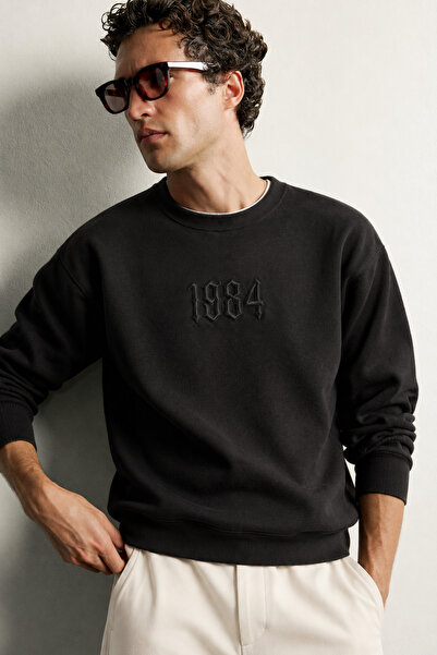 king brich Men's Crew Neck Oversize Sweatshirt with Embossed Embroidery Detai...