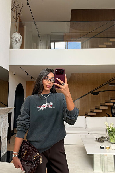 Özge Özgenç Leoapar Desen Batik Sweat