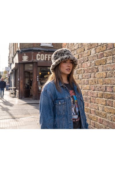 PIECE SIGNATURE Soft Textured Leopard Pattern Bucket Hat