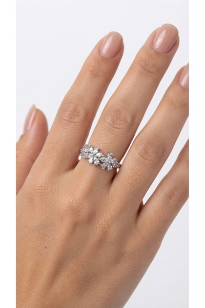 Âlâ Atelier Zircon-studded daisy ring