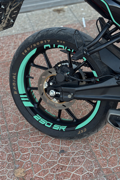Banxtre CFMOTO 250 SR için Yazılı Kalın Kesikli Jant Şeridi Sticker Seti (16 ...