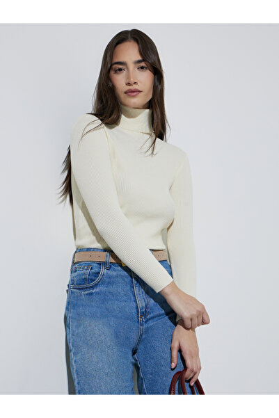 Styli Off White Solid Turtle Neck Long Sleeves Regular Fit Sweater