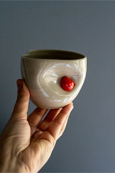 VAZE Ceasca cafea in forma de inima, lucrata si pictata manual