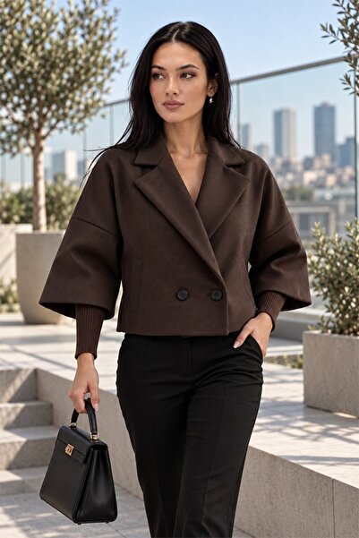 FashionForYou Κοντό μπουφάν SELYA, με ανάγλυφο ύφασμα και πλεκτά μανίκια, Καφ...
