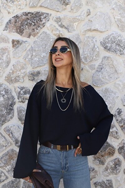 bytugcekaya Lacivert Omzu Düşük Bluz