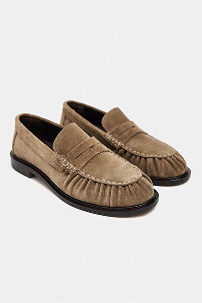 NİŞANTAŞI SHOES Manor Rome Bej Hakiki Süet Deri Saraç Büzgü Detay Düz Taban Kadın Penny Loafer