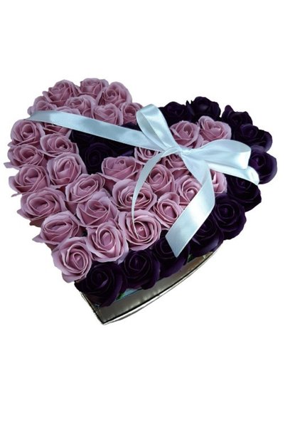 Buchet cu dor Cutie cu 45 de trandafiri din săpun, roz zmeură și violet, cu u...