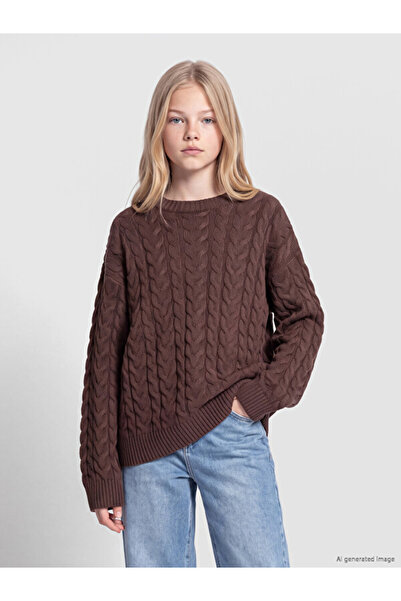 LC Waikiki Rmz Gi̇yi̇m Farki̇yla Girls' Knitted Sweater with Braided Hair