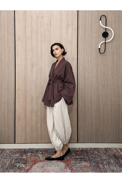 Glowear Atelier كيمونو بحزام بني مزخرف