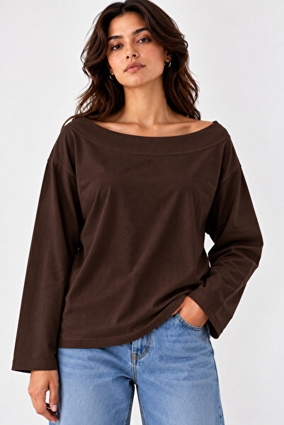 ROSE ARYA Coffee Boat Neck Standard Tshirt