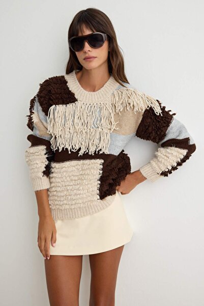 Trendyol Collection سترة تريكو ناعمة الملمس مزينة بالشراشيب TWOAW27KZ00293