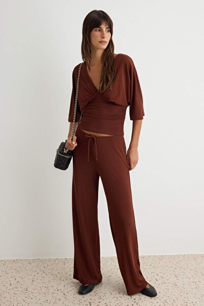 Trendyol Collection طقم سفلي وعلوي محبوك باللون البني TWOAW27AU00152