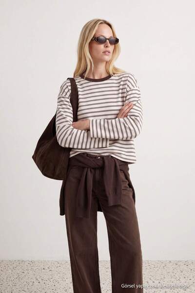 Trendyol Collection تي شيرت بني*001 مخطط فاخر واسع/مقاس كبير محبوك من نوع إنت...