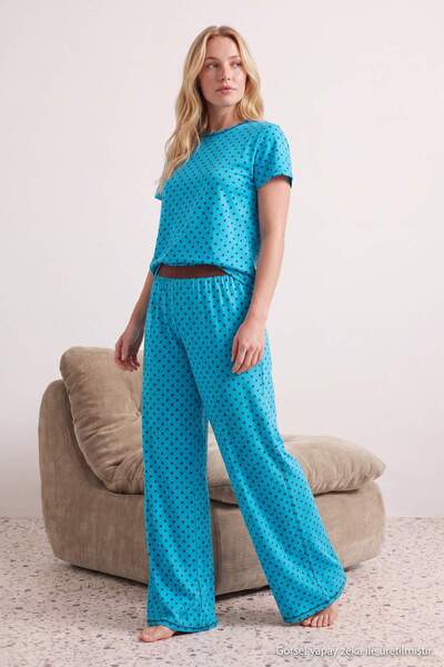 Trendyol Collection طقم بيجامة محبوك باللون الفيروزي مصنوع من القطن بنسبة 100...