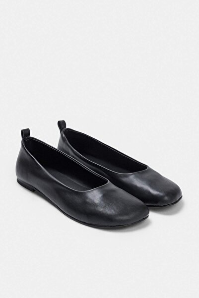 TRENDYOL SHOES Μαύρες γυναικείες μπαλαρίνες με τετράγωνη μύτη TAKAW27BE00017