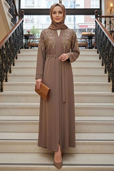 Neva Style عباءة إسلامية بحزام وتطريز متماثل باللون البني الفاتح 29143AKH