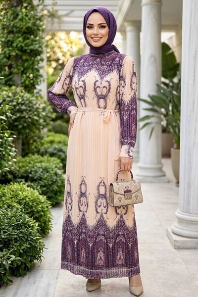 Neva Style فستان إسلامي من الساتان الأرجواني مع حزام مطوي ونقشة عرقية 95702LILA