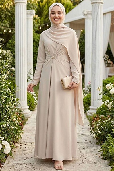 N.S NEVA STYLE فستان سهرة من الساتان باللون البيج مع عباءة 53862BEJ