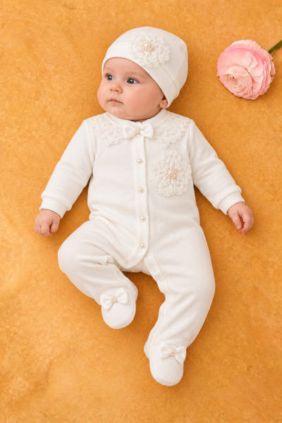 Rocha Baby طقم رومبير من 3 قطع للفتيات الصغيرات باللون الأبيض مع تفاصيل من ال...