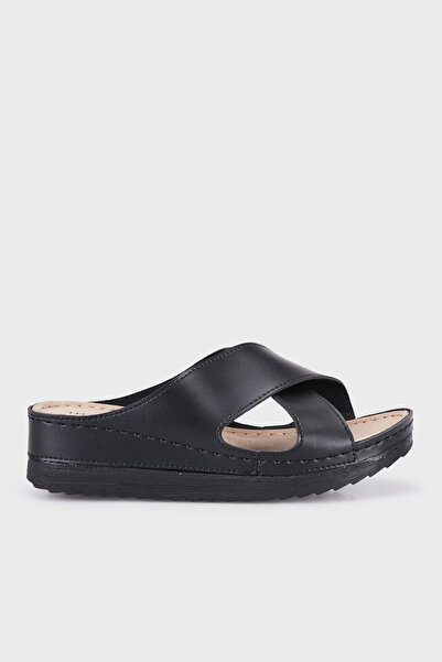 Lela Lightweight Padded Sole Cross-Strapped Slippers Women's Slippers 6712000