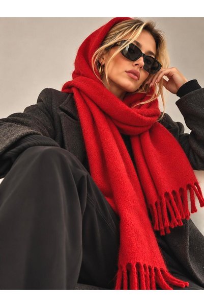 sf collection شال كتف ناعم الملمس باللون الأحمر مع شراشيب