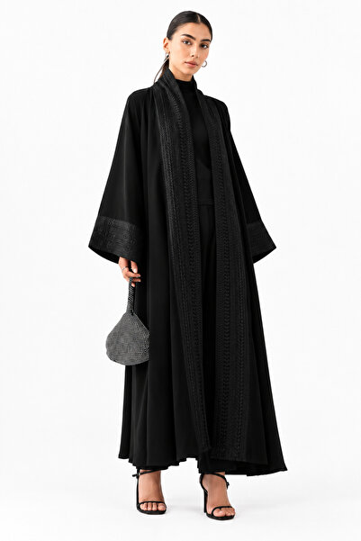 Azria Fashion عباءة كلاسيكية مطرزة - أسود مميز