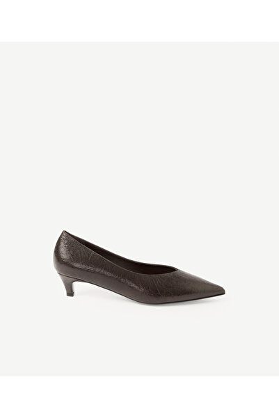 Yargıcı V-Cut Leather Low-Heeled Shoes