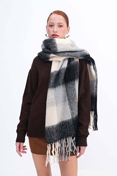 Addax Square Patterned Shawl13