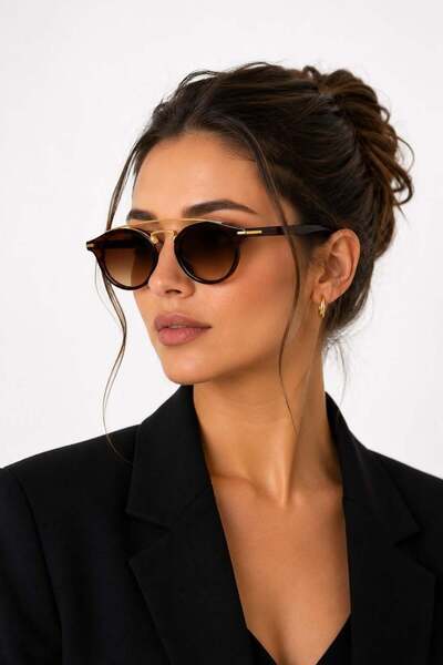 Juuuj Brown Light Frame Round Shape Sunglasses with Gold Bridge Detail