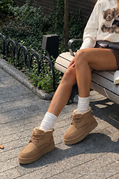 Capone Outfitters Madeline Thick Soled Round Toe Lace up Fur Women's Boots