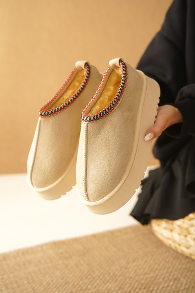 Capone Outfitters Carroll Thick Soled Round Toe Furry Women's Indoor Slippers