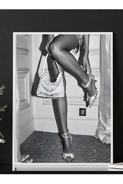 Taranist Poster - Şık Kadın Siyah Beyaz Fotoğraf - Moda ve Estetik Duvar Dekoru
