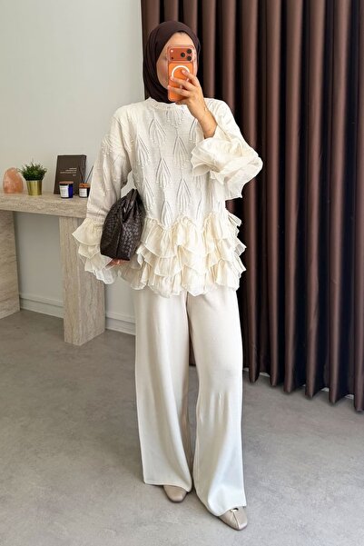Hepsi Moda Kat Kat Fırfır Detaylı Triko Pantolonlu Takım - Ekru