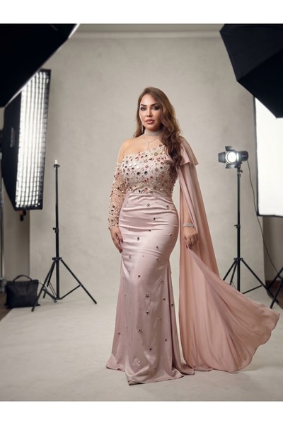 Basmat Saja Salon For Ladies Tailoring فستان وردي ناعم مرصع بالشك اليدوي