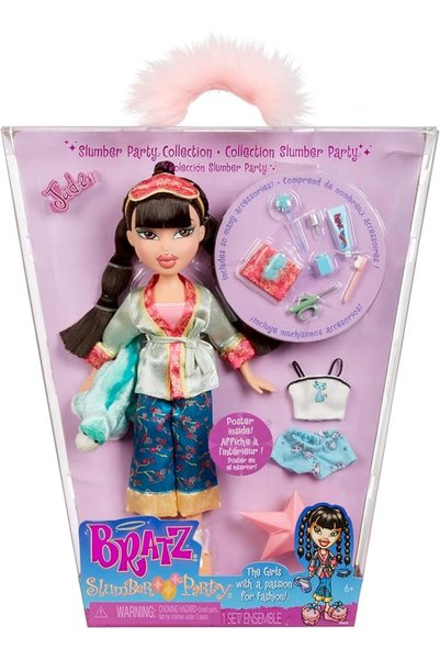 Bratz دمية ساشا الأنيقة من سلمنبر بارتي مع مجموعتين من البيجامات، ألعاب قطيفة...