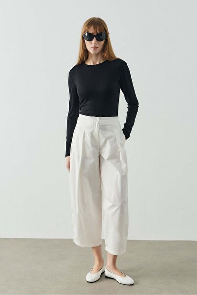 Molene Beyaz Pile Detaylı Crop Boy Gabardin Pantolon