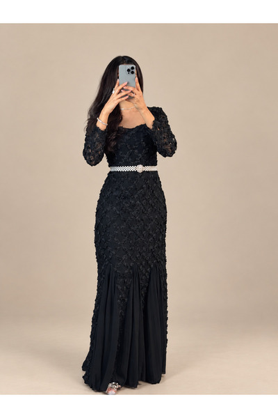 Rose فستان سهرة أسود طويل بدانتيل الورود المجسمة وحزام اللؤلؤ