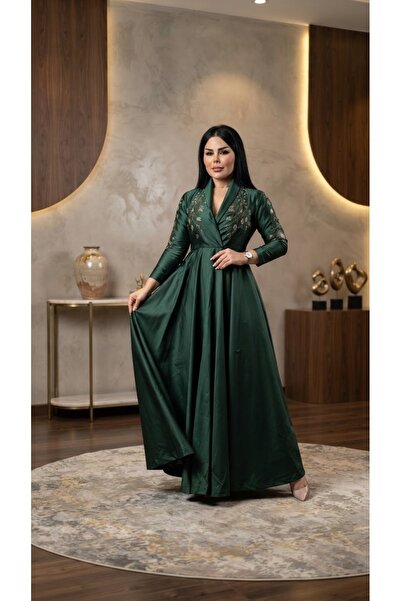 Basmat Saja Salon For Ladies Tailoring فستان أخضر زمردي بتصميم الياقة المتداخ...