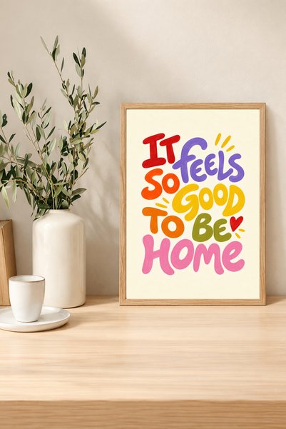 HOPE DİZAYN It Feels So Good To Be Home Ahşap Çerçeveli Renkli Yazılı Tablo