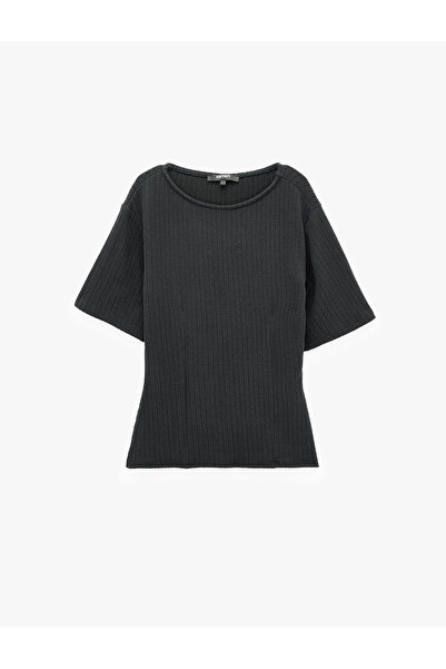 Koton Slim Fit Bisiklet Yaka Kısa Kollu Hafif Peplum Kesim Kaşkorse Bluz