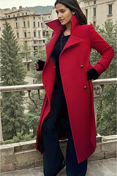 Laura Galic Palton Romanita 3