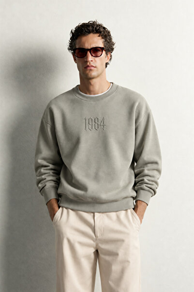 king brich Men's Crew Neck Oversize Sweatshirt with Embossed Embroidery Detai...