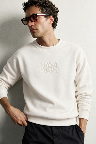 king brich Men's Crew Neck Oversize Sweatshirt with Embossed Embroidery Detai...