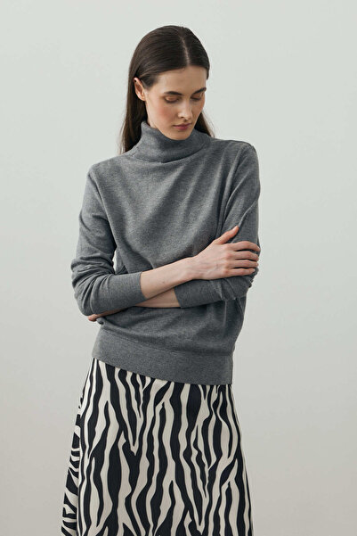Fahhar Soft Textured High-Neck Knitwear Anthracite