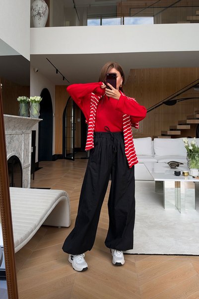 Özge Özgenç Pants with Stitching Detail and Elastic Waist and Cuffs